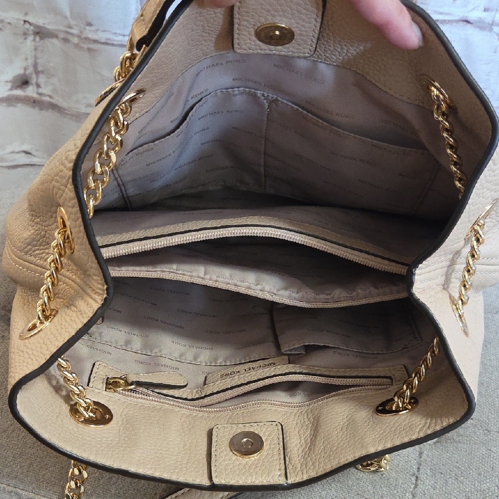 Michael Kors Cream Shoulder Bag with Gold Accents - Picture 8 of 10